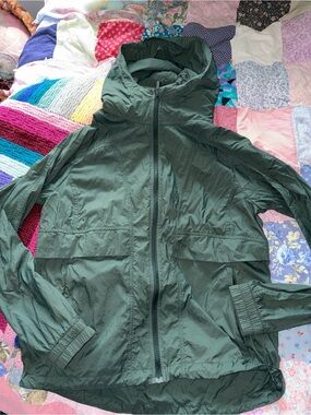 lululemon athletica legacy Green hood lite